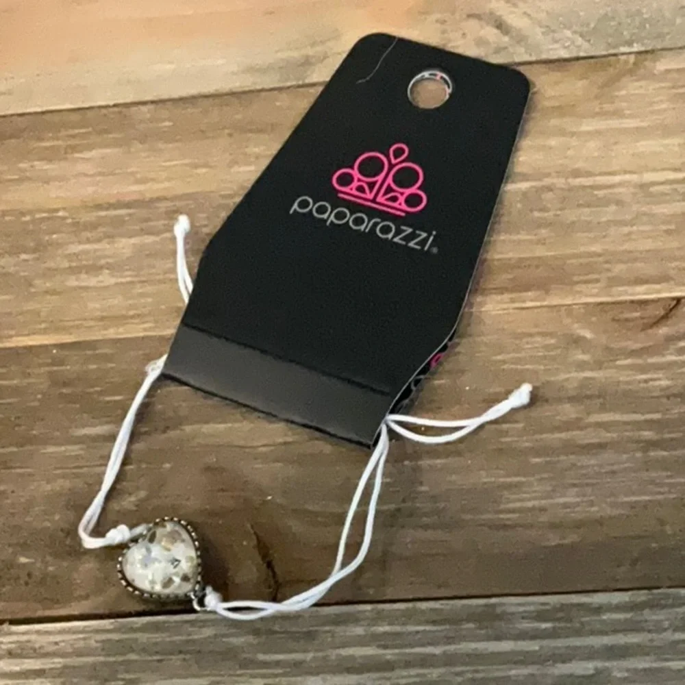 ❄️ Paparazzi Cream Bracelet Elegant Jewelry Heart Charm